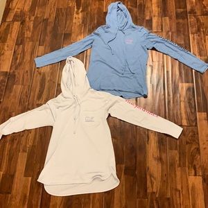 2 vineyard vines light weight pull overs!